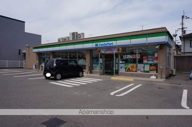 コンビニ　ファミリーマート（コンビニ）まで343m