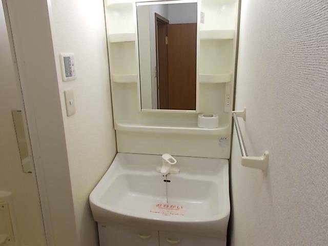 洗面設備　脱衣スペースもあります