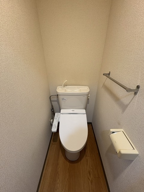 多摩都市モノレール 大塚・帝京大学駅 徒歩13分 4階建 築27年のトイレ写真
