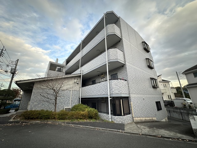 多摩都市モノレール 大塚・帝京大学駅 徒歩13分 築27年