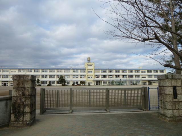 小学校　鈴鹿市立牧田小学校（小学校）まで816m
