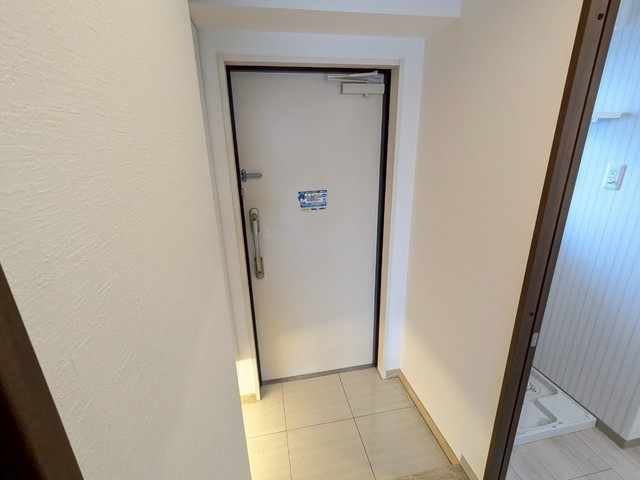 玄関　写真は違う号室です。