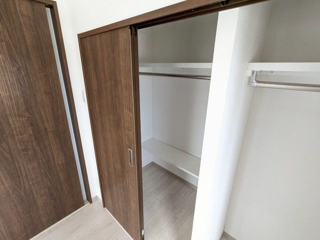 収納　写真は違う号室です。