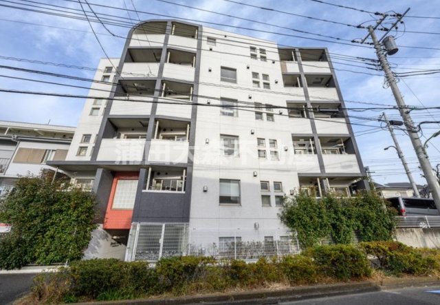 建物外観　2010年6月築　RC鉄筋コンクリート造地上6階建て総戸数3