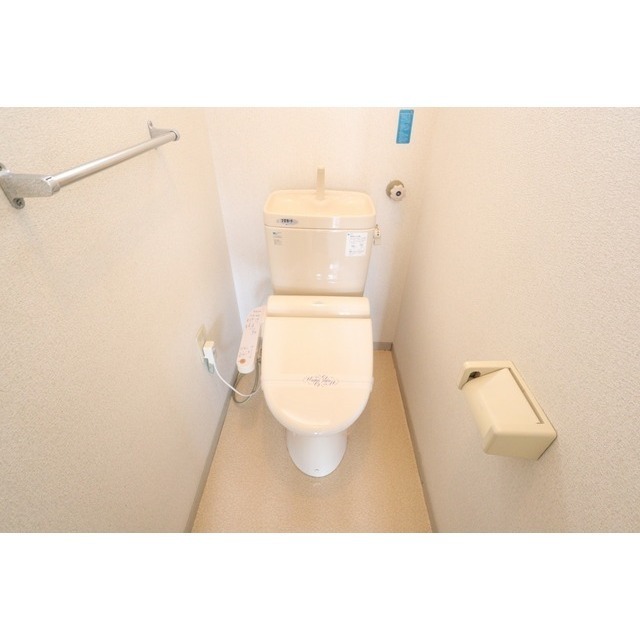 ラベンダーハイツ新井 D棟のトイレ写真
