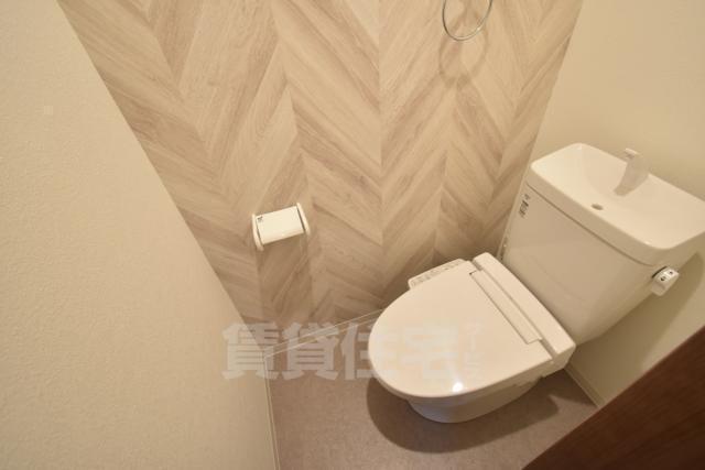 南海本線 石津川駅 徒歩8分 3階建 築4年のトイレ写真