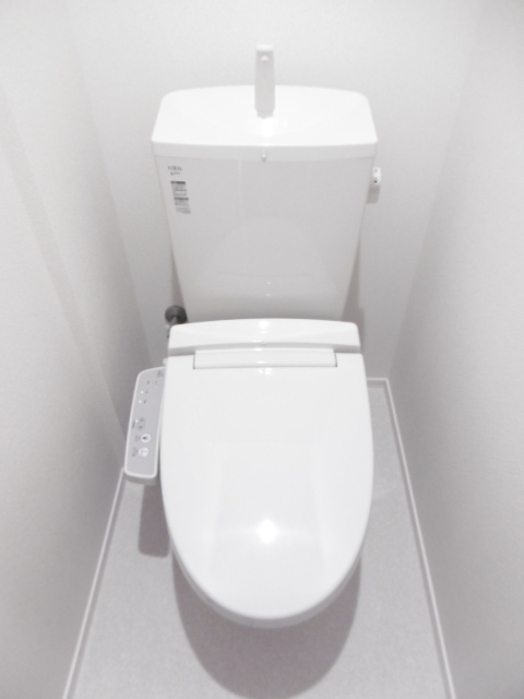 東急田園都市線 三軒茶屋駅 徒歩17分 2階建 築11年のトイレ写真