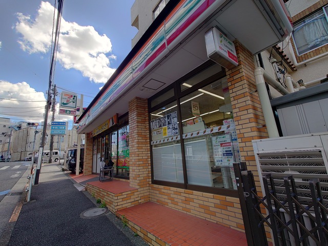 コンビニ　セブンイレブン新宿喜久井町店（コンビニ）まで746m