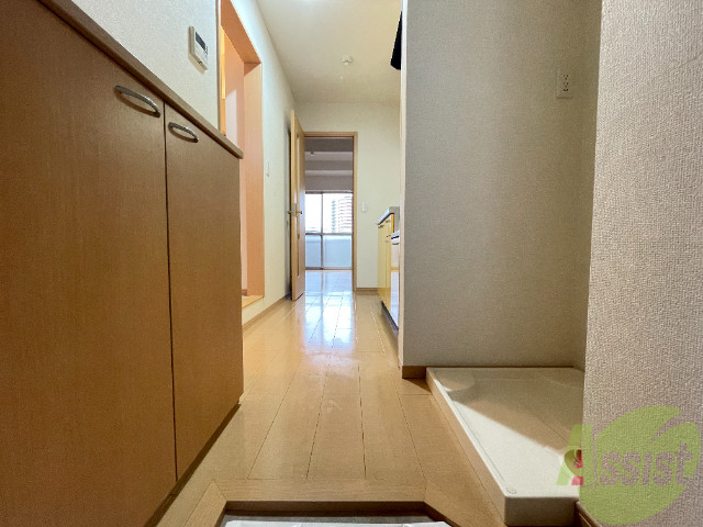 玄関　玄関の様子です。明るい印象ですね。気分もあがりそう。