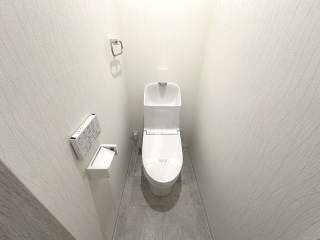 ＪＲ片町線 寝屋川公園駅 徒歩7分 3階建 築5年のトイレ写真