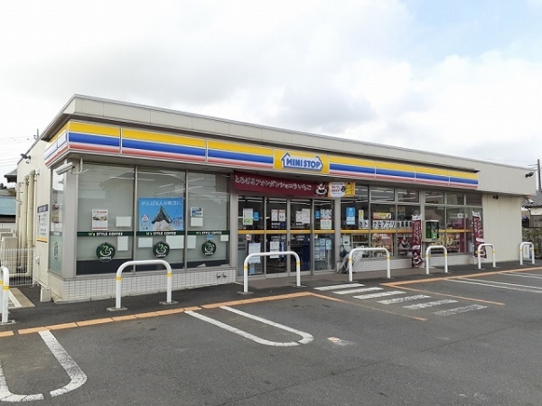 コンビニ　ミニストップ（コンビニ）まで550m