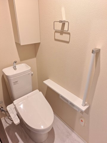 トイレ　見守り緊急通報システム付き/手すり付きでつまづき防止/温水洗