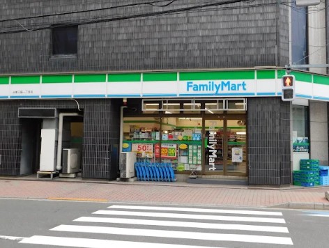 コンビニ　ファミリーマート台東三筋一丁目店（コンビニ）まで105m