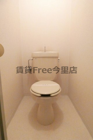 近鉄奈良線 今里駅 徒歩3分 6階建 築33年のトイレ写真