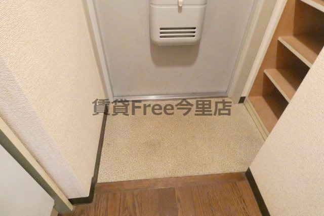 近鉄奈良線 今里駅 徒歩3分 6階建 築33年の玄関写真