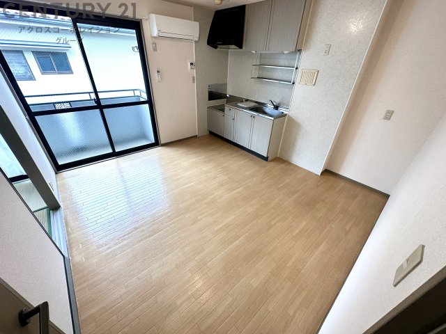 居室・リビング　角部屋住戸で過ごしやすく、おすすめです。