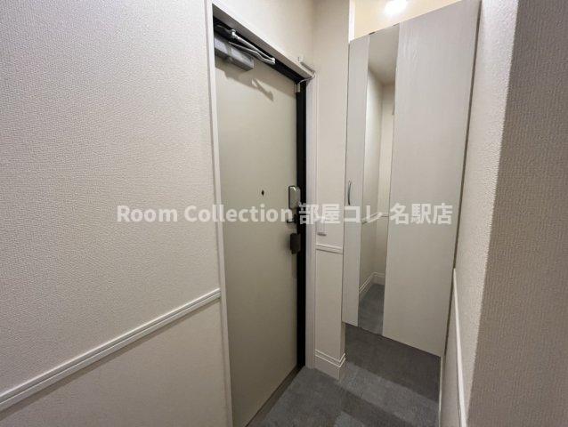 玄関　類似物件参考写真の為 現況と異なる場合現況優先