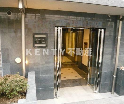 エントランス　落ち着いたエントランスです