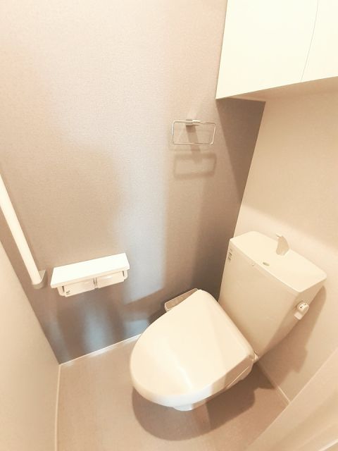 東北新幹線 古川駅 バス乗車時間：16分 最寄りバス停で下車 徒歩2分 2階建 築5年のトイレ写真