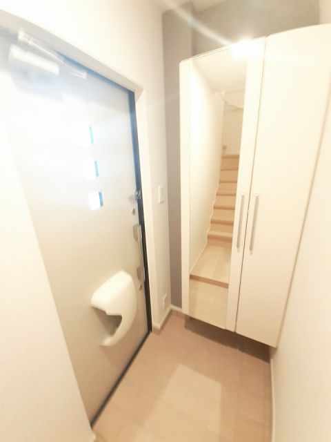 東北新幹線 古川駅 バス乗車時間：16分 最寄りバス停で下車 徒歩2分 2階建 築5年の玄関写真