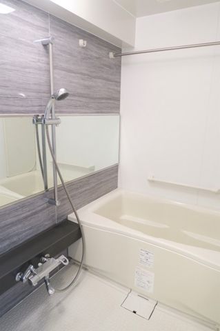 バス・シャワールーム　コンパクトで使いやすいお風呂です