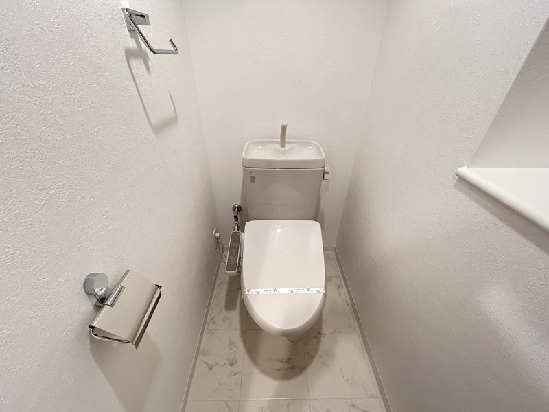 ＪＲ東海道本線 新大阪駅 徒歩2分 15階建 築20年のトイレ写真