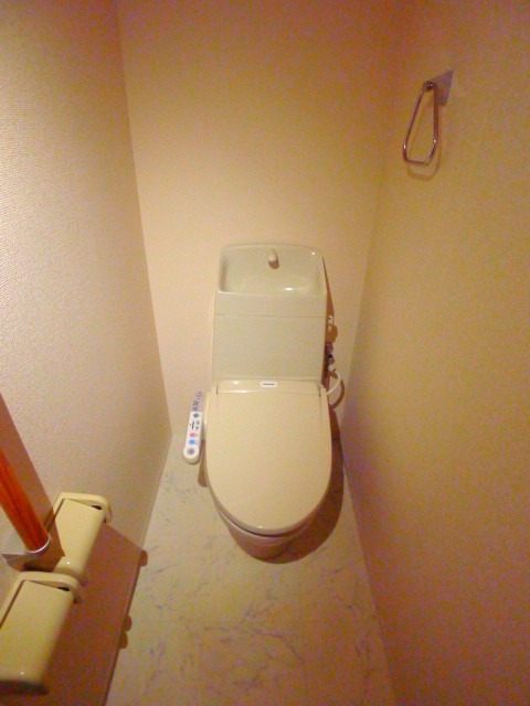 地下鉄名城線 茶屋ケ坂駅 徒歩3分 5階建 築11年のトイレ写真