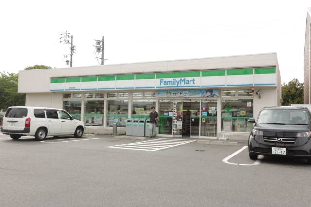 コンビニ　ファミリーマート港春田野店（コンビニ）まで375m
