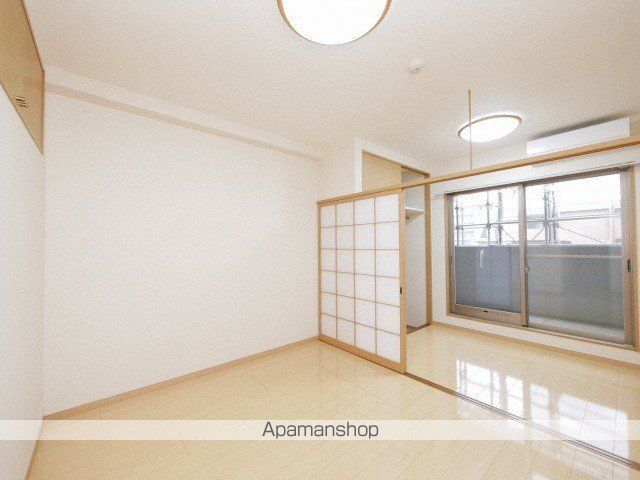 地下鉄七隈線 薬院大通駅 徒歩2分 15階建 築25年の居間写真