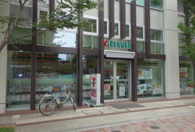 コンビニ　セブンイレブン月島駅前店（コンビニ）まで277m