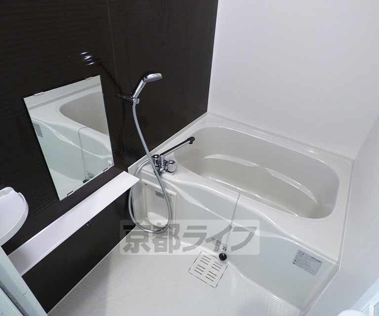 バス・シャワールーム　清潔感あるバスルーム