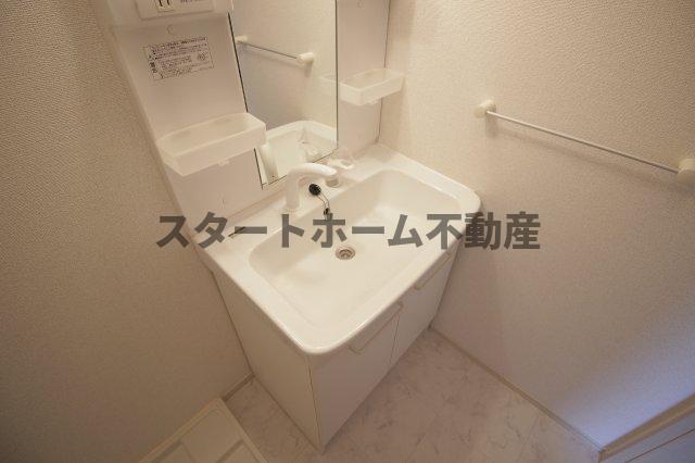 洗面設備　コンパクトで使いやすい洗面所