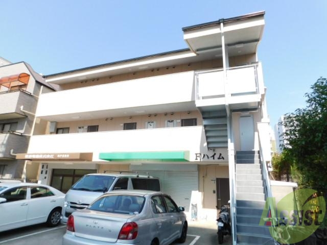 建物外観　シャープなデザインが印象的な洗練の住まい
