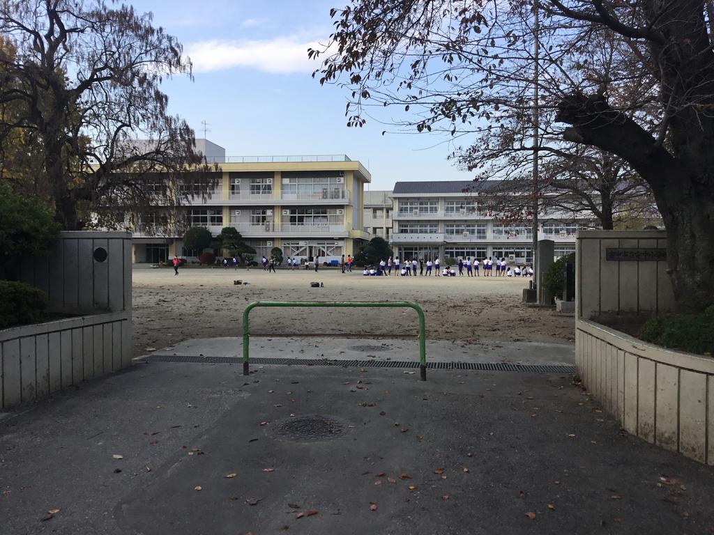 【パークタウン安中の小学校】