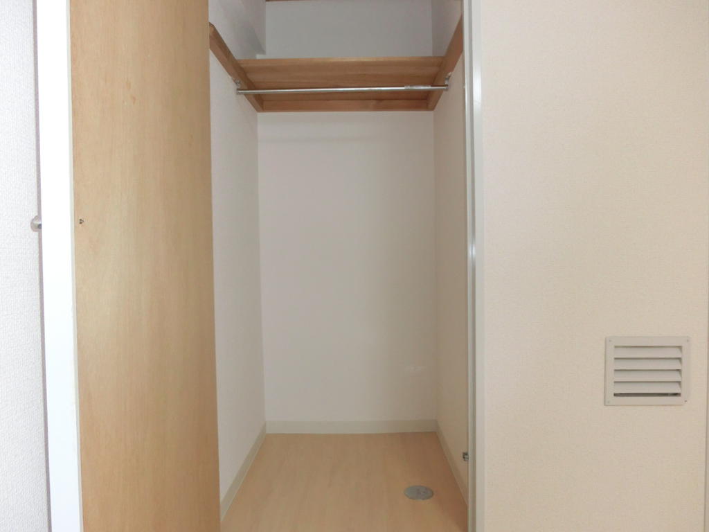 収納　写真は別のお部屋です。現況を優先させて頂きます。