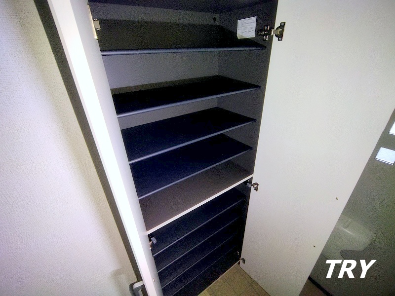 玄関　下駄箱収納付き