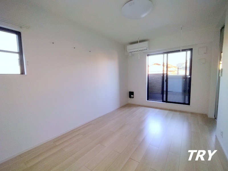 居室・リビング　角部屋のお部屋です。