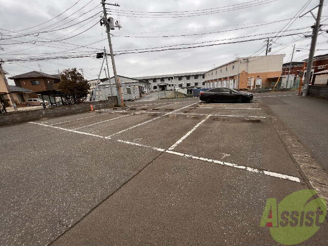 【仙台市宮城野区岩切のアパートの駐車場】