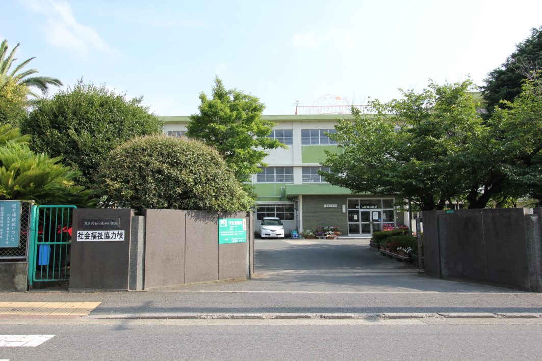 【グランスタ馬場山Bコートの小学校】