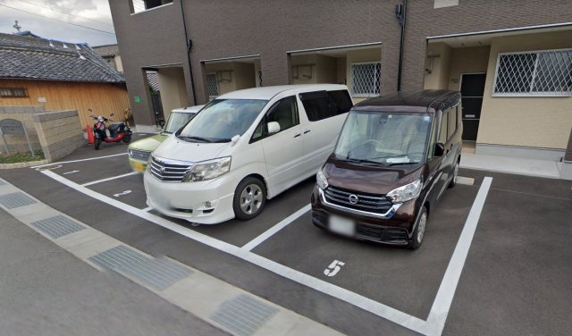 【和泉市黒鳥町のアパートの駐車場】