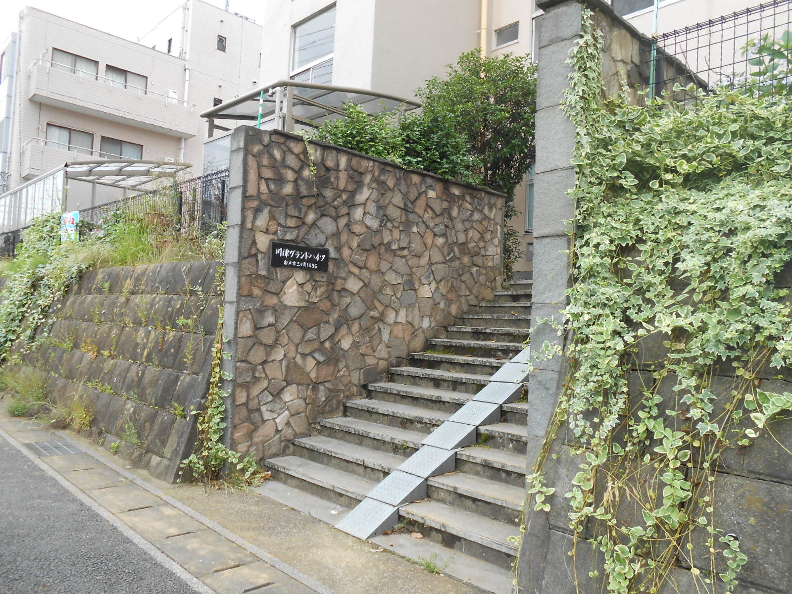 川津グランドハイツの外観写真