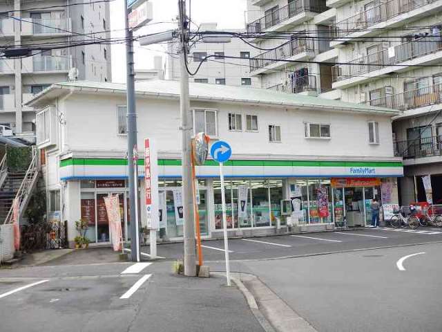 コンビニ　ファミリーマート折田鴨池二丁目店（コンビニ）まで177m