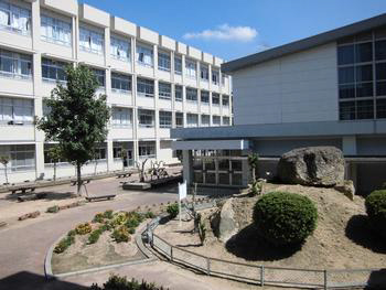 中学校　東中学校（中学校）まで1815m