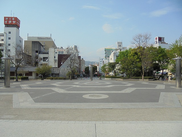 【高知市はりまや町のマンションの公園】