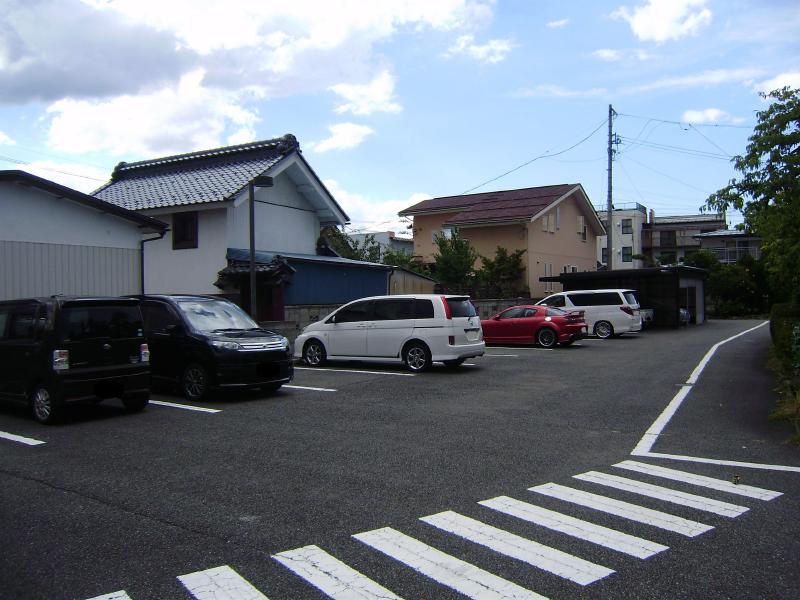 【サンハイツ赤沼　Ｂの駐車場】