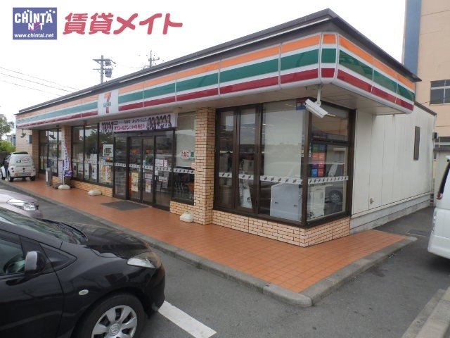 【津市桜橋のマンションのコンビニ】