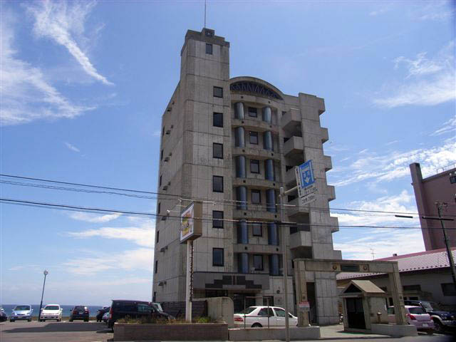 【函館市宇賀浦町のマンションの建物外観】