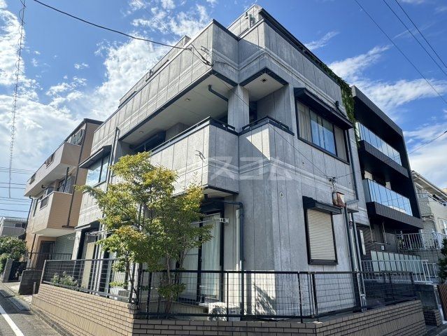 藤沢市鵠沼石上のマンションの建物外観