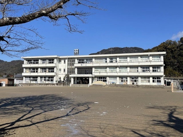 小学校　美濃市立大矢田小学校（小学校）まで1511m