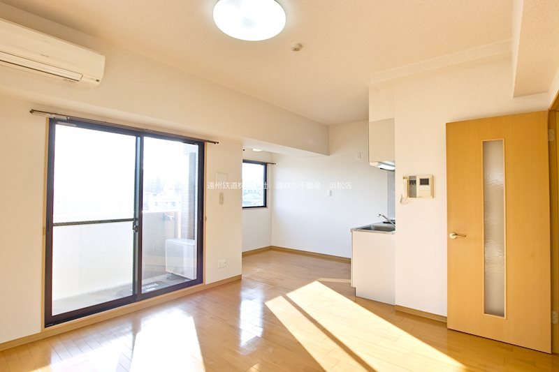 居室・リビング　退去前のお部屋のため、前回募集時の画像となります。実際と異な